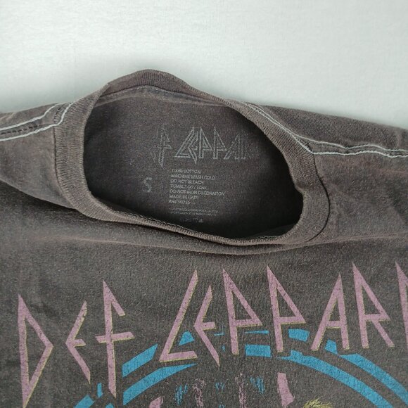 Def Leppard Cotton Purple Blue Leopard Graphic Faded Grey Tee Size Small - Picture 4 of 5